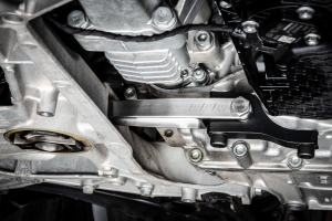 APR BILLET STAINLESS-STEEL / ALUMINUM PENDULUM MOUNT MQB (7 SPEED DQ500 AND 8 SPEED AQ450)